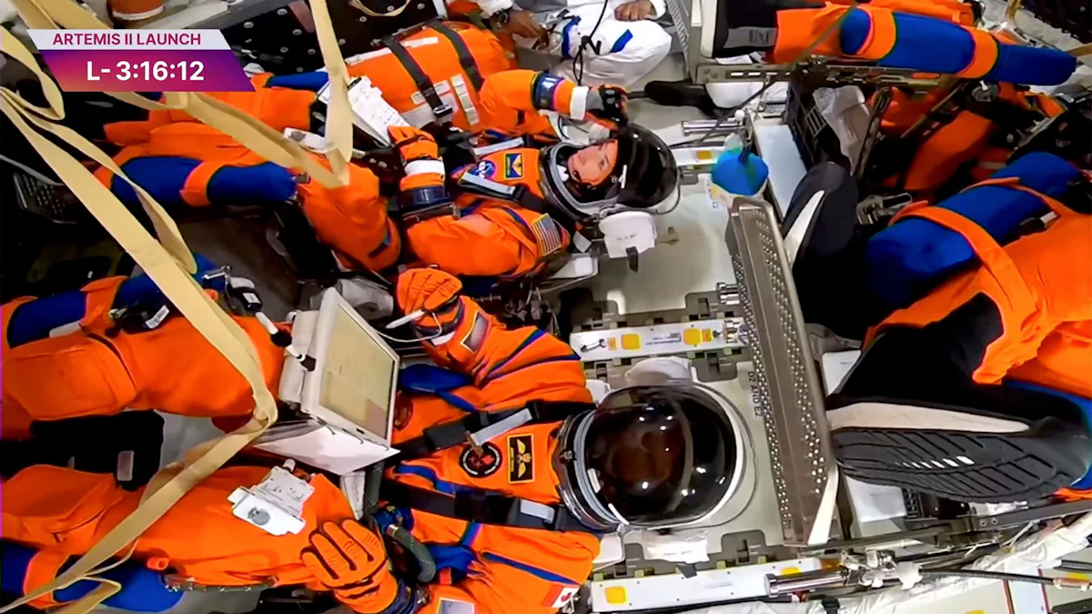 Raumfahrt: Erste Mondmission seit 1972: Astronauten auf Weg zur Rakete