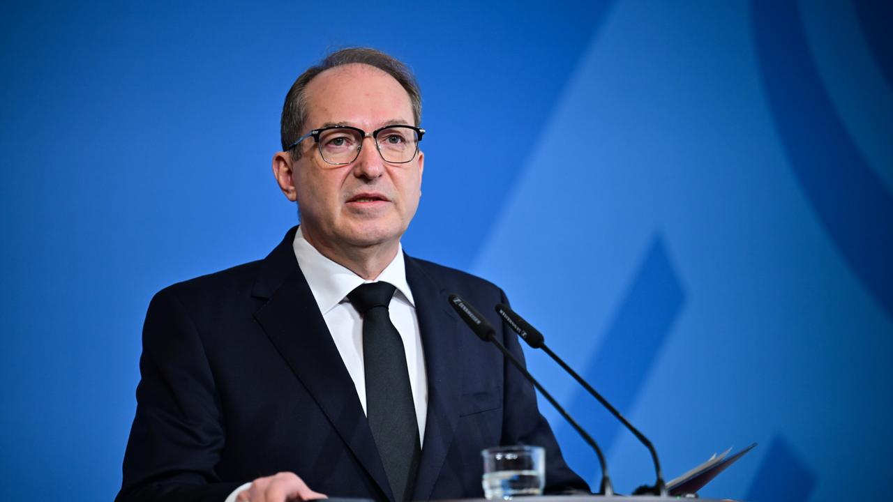 Dobrindt kritisiert Cannabis-Bericht - Wissenschaftler "enttäuscht"