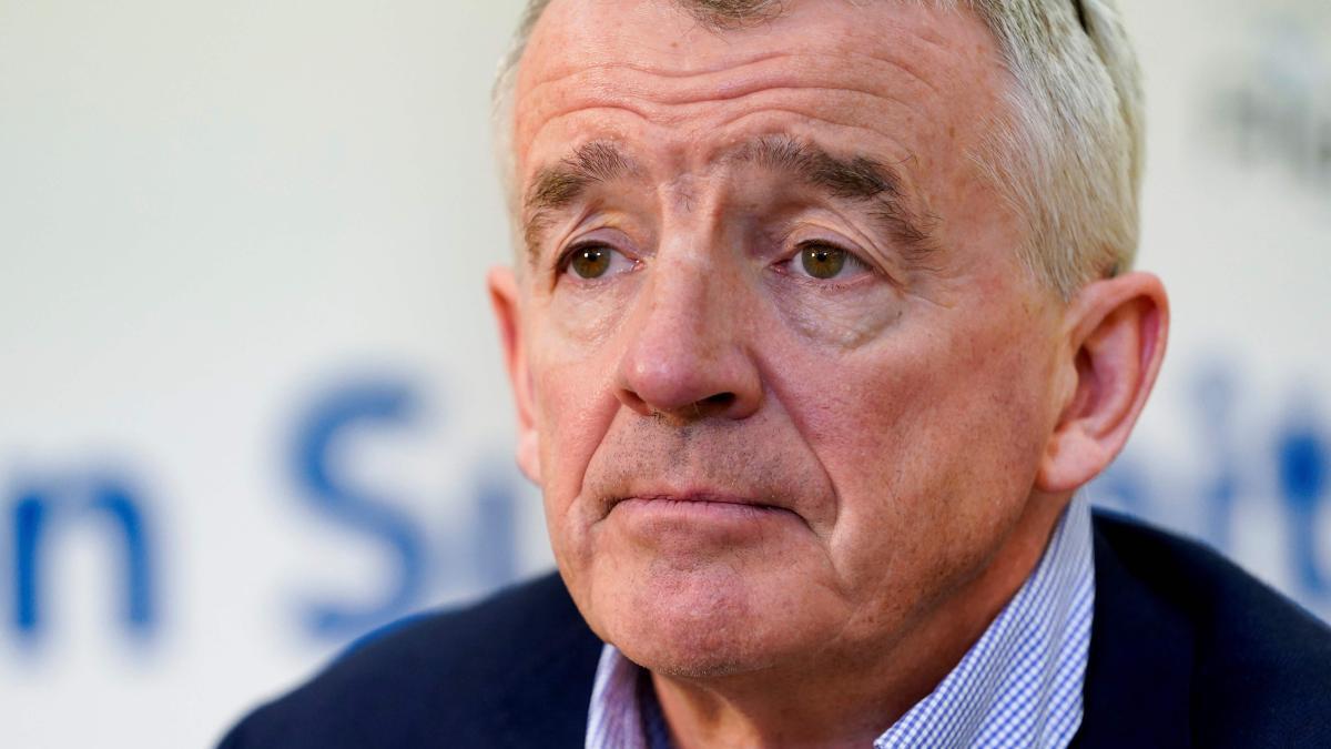 
                    Ryanair amenaza con cancelar vuelos a partir de junio por falta de suministro
                