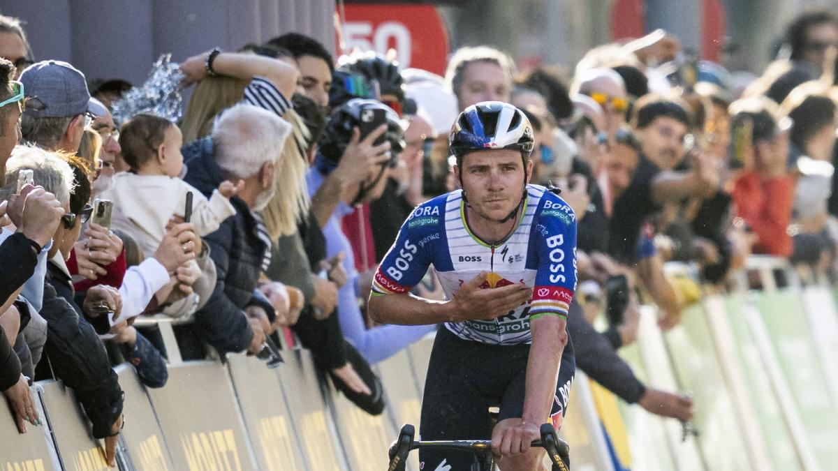 
                                                                                                     Evenepoel debutará en el Tour de Flandes y reta a Pogacar y Van der Poel
                                                                                                 