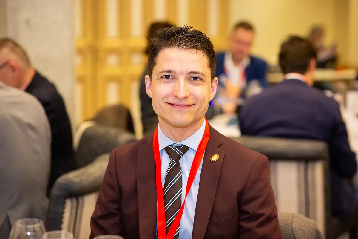Tony Lécuroux, Master Sommelier 2025: "El consumidor busca ahora en los vinos emoción y no la potencia de la era Parker"
