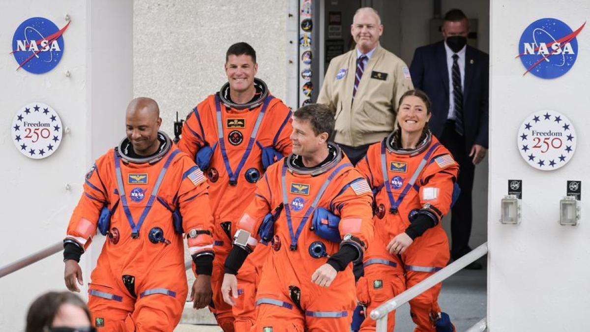 
              El lanzamiento de Artemis II hacia la luna, en imágenes
          