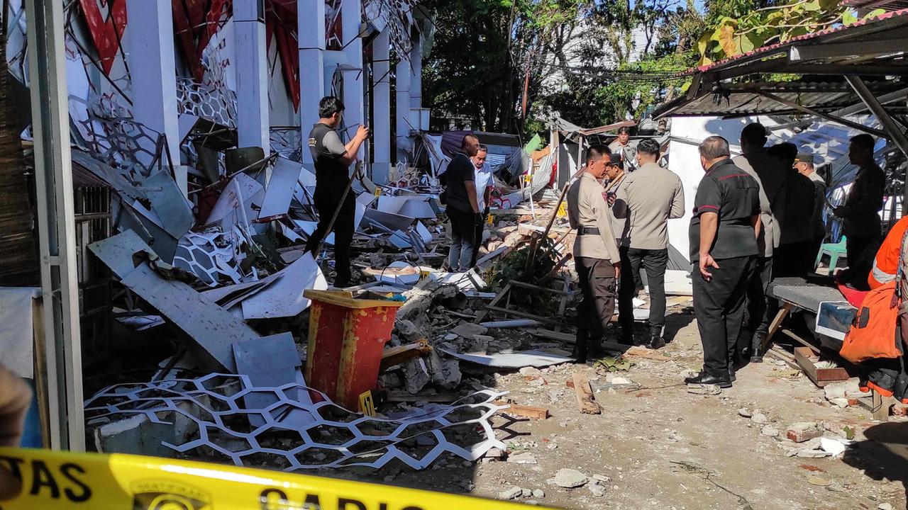 Erdbeben der Stärke 7,4 in Indonesien