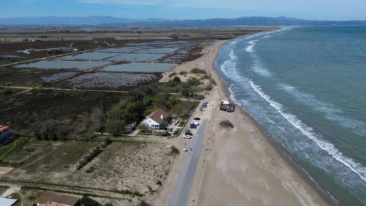 
                      Pugna por los límites terrestres del delta del Ebro azotado por la crisis climática
                  