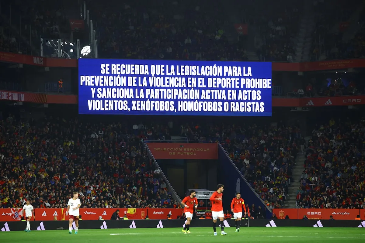 Mancha racista en España