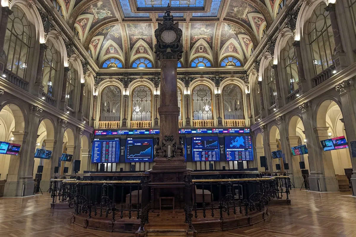 La Bolsa española, paraíso del dividendo: banca, energía y turismo lideran un reparto sin precedentes