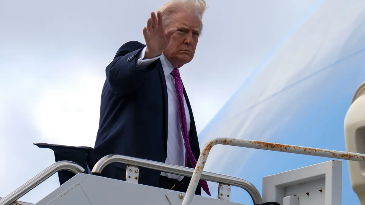 
         Tropas de élite, elementos anfibios y avisos de "destrucción": todas las pistas que da Trump sobre una posible incursión terrestre en Irán 
    