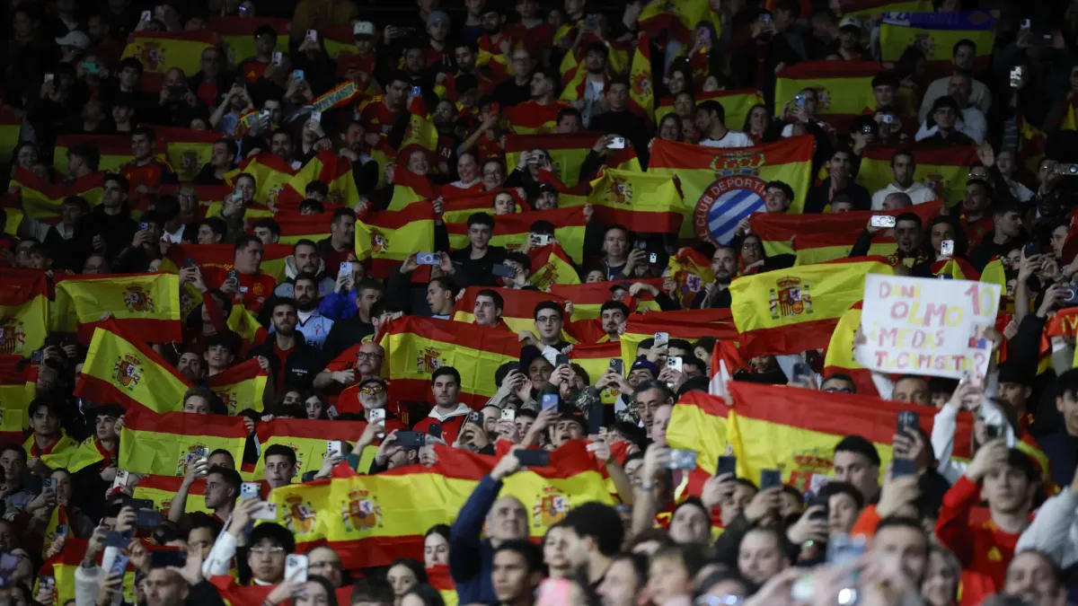 
         Los cánticos racistas comprometen la final del Mundial 2030 en España en plena lucha por Marruecos 
    