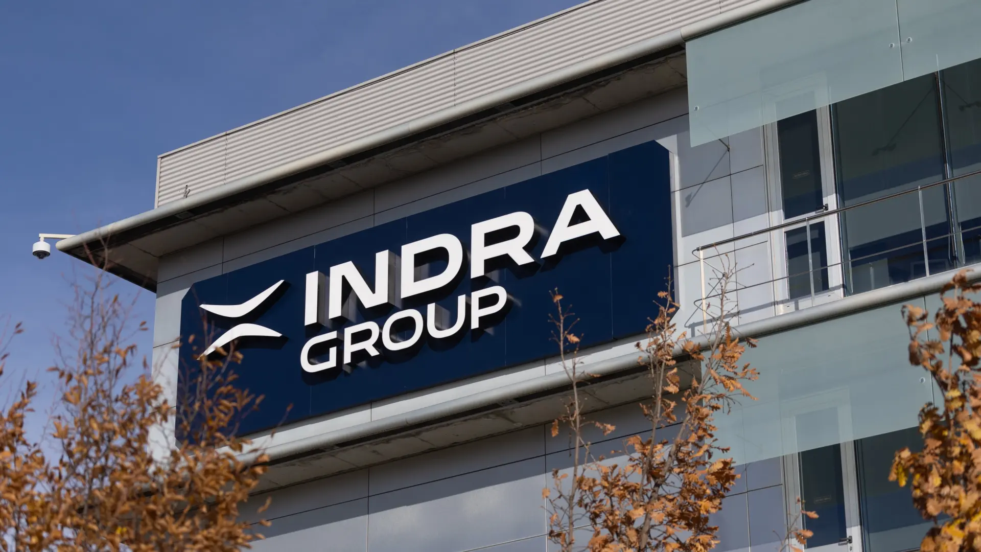 
         Remontar el vuelo en bolsa, estabilizar el consejo y retomar el M&A: los retos de la Indra post-Escribano 
    