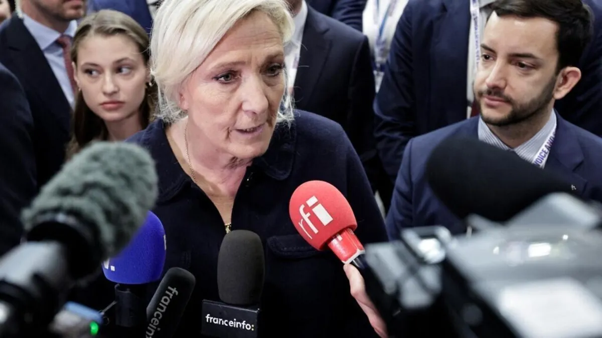 Drapeaux retirés des mairies: le dilemme européen du RN malgré son hostilité profonde à Bruxelles