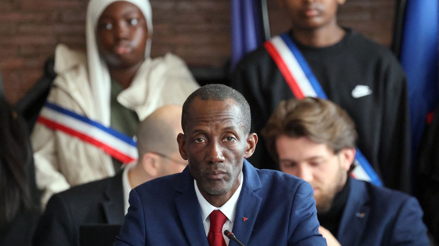 "C'est ici, la ville des Arabes et des Noirs ?" : à Saint-Denis, le standard de la mairie ciblé par de nombreux appels racistes