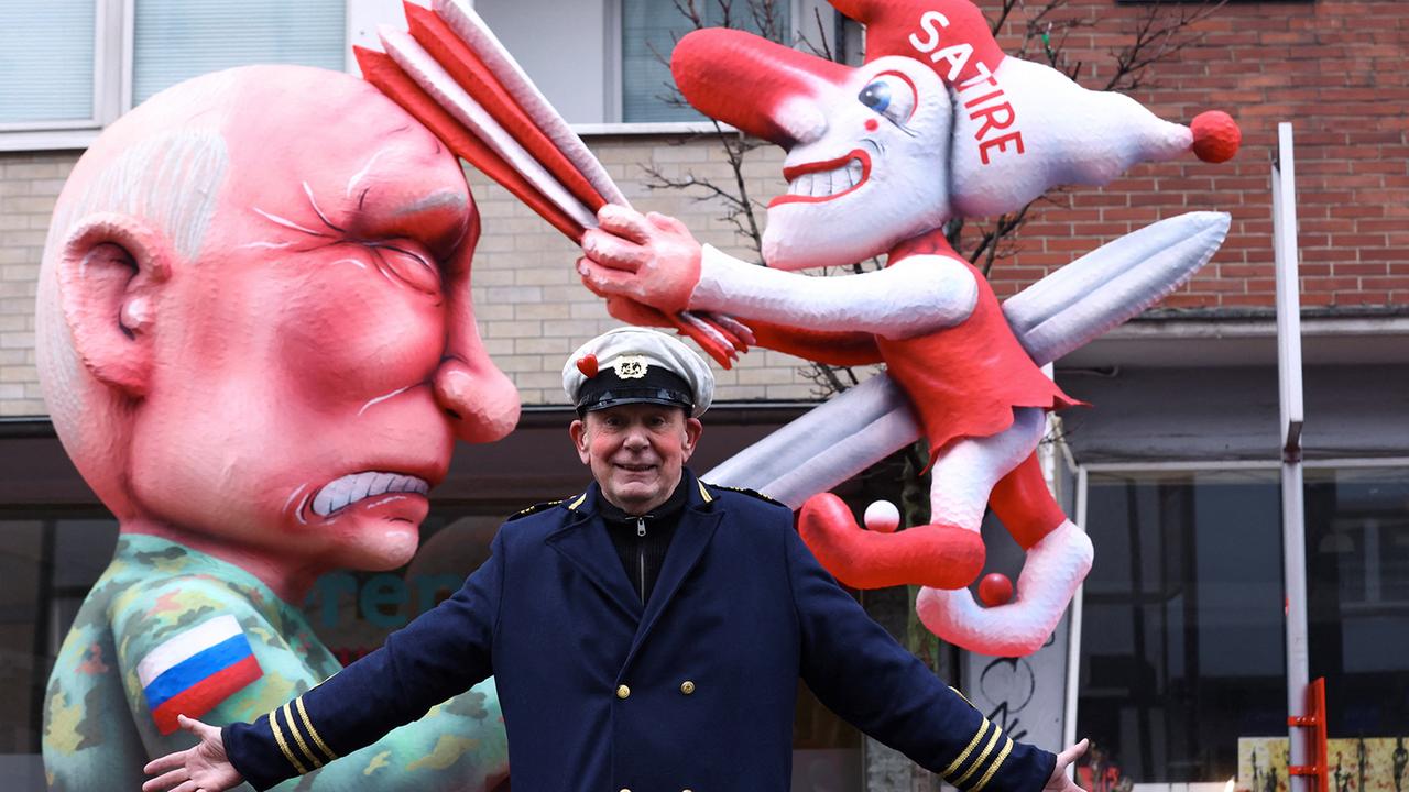 Bissig-satirische Mottowagen: Karnevalist Tilly in Moskau verurteilt