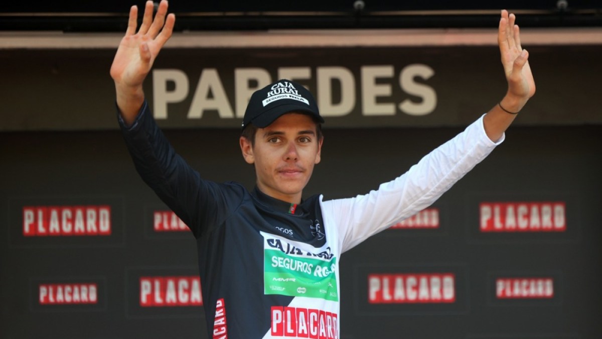 Spanish cyclist Guardeno airlifted to intensive care after training crash