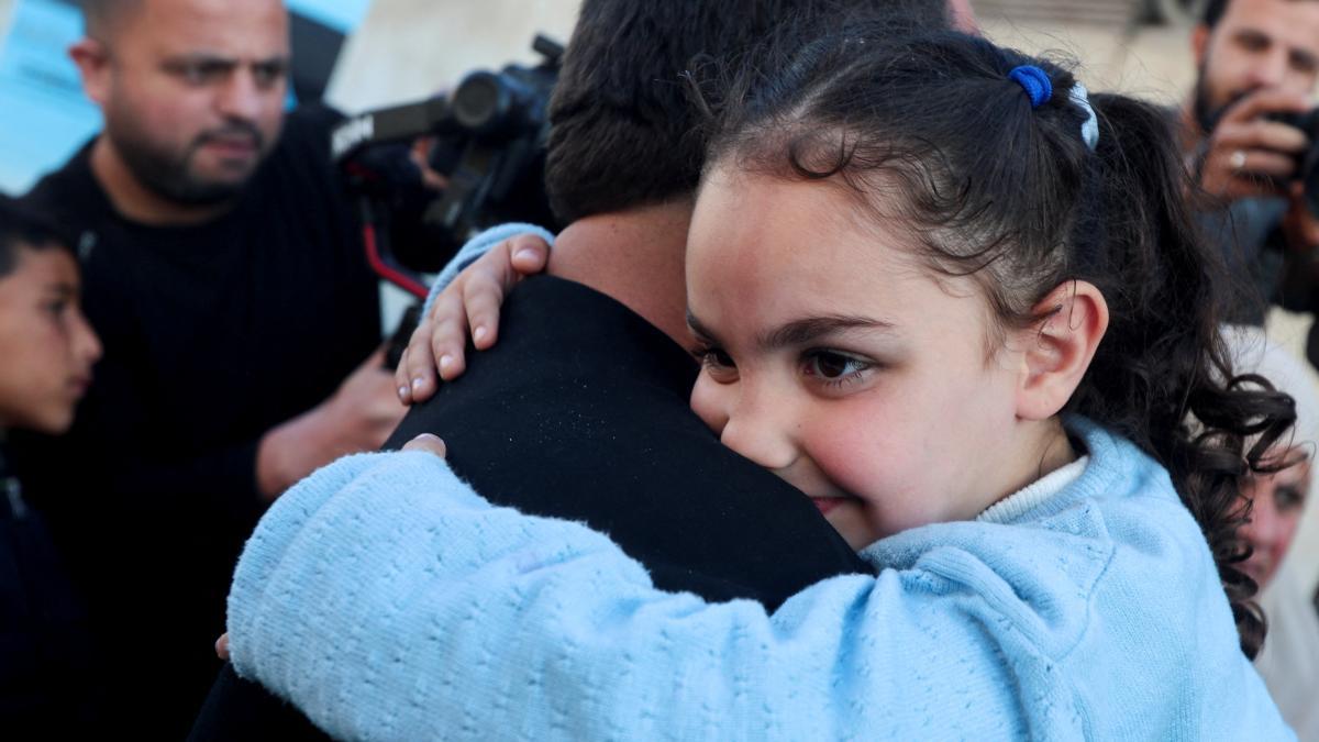 
                        Once bebés prematuros evacuados de Gaza hace dos años regresan con sus familias
                    