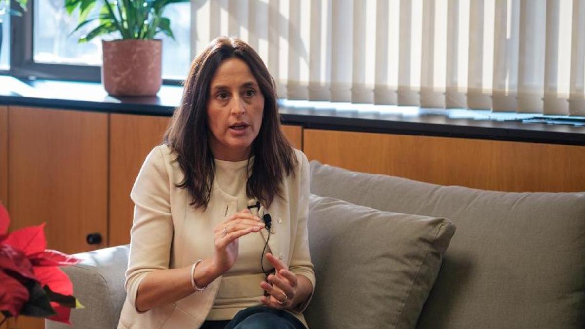 
                            Esther Niubó regresa a la conselleria tras recuperarse de su enfermedad
                        