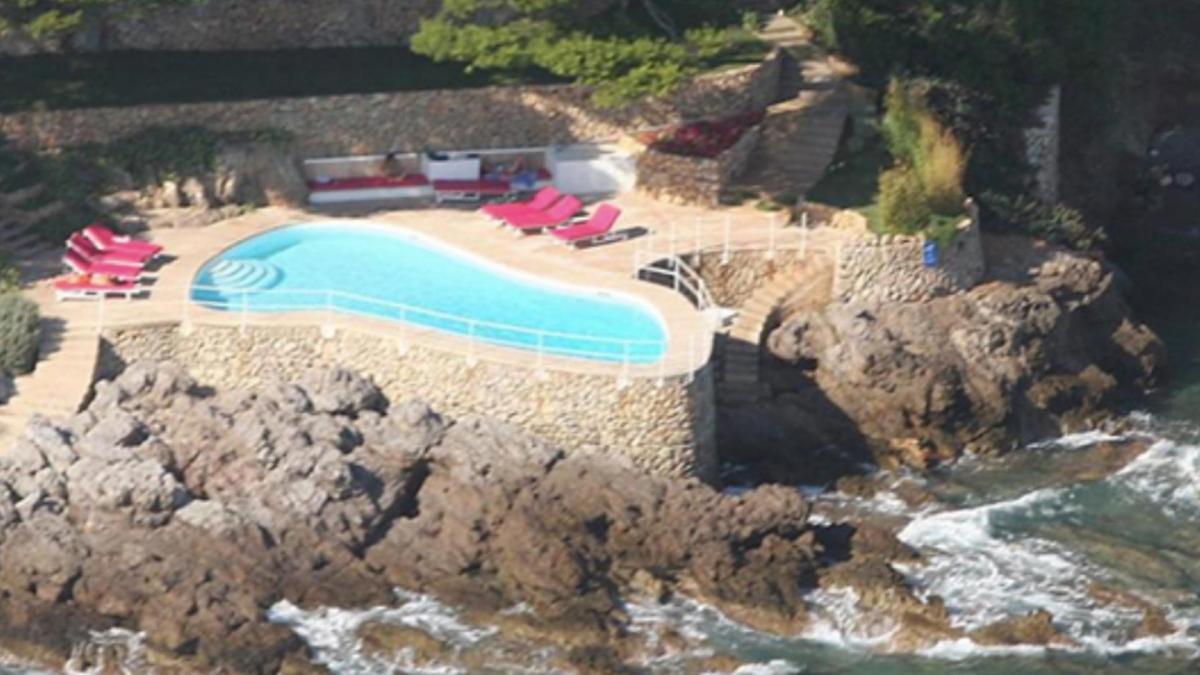 
                                 El Govern balear ordena el derribo de la piscina ilegal de Pedro J. Ramírez en Mallorca
                             