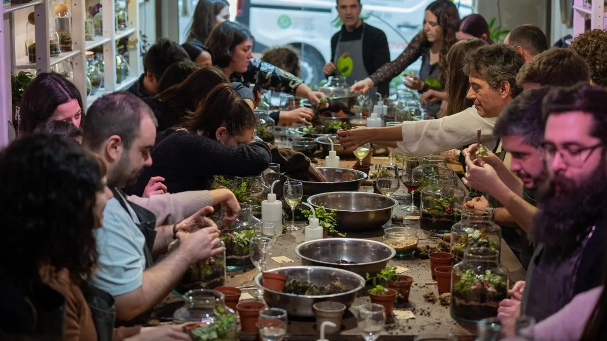
                                                              Talleres botánicos y de arte floral para reconectar con la naturaleza
                                                          