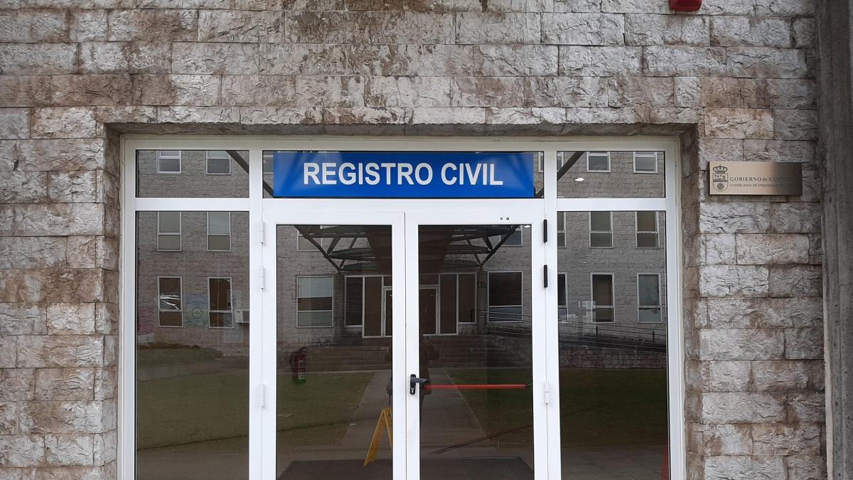 
                                                                                  ERC y Junts exigen explicaciones al Gobierno por la negativa a la catalanización de nombres en el Registro Civil
                                                                              