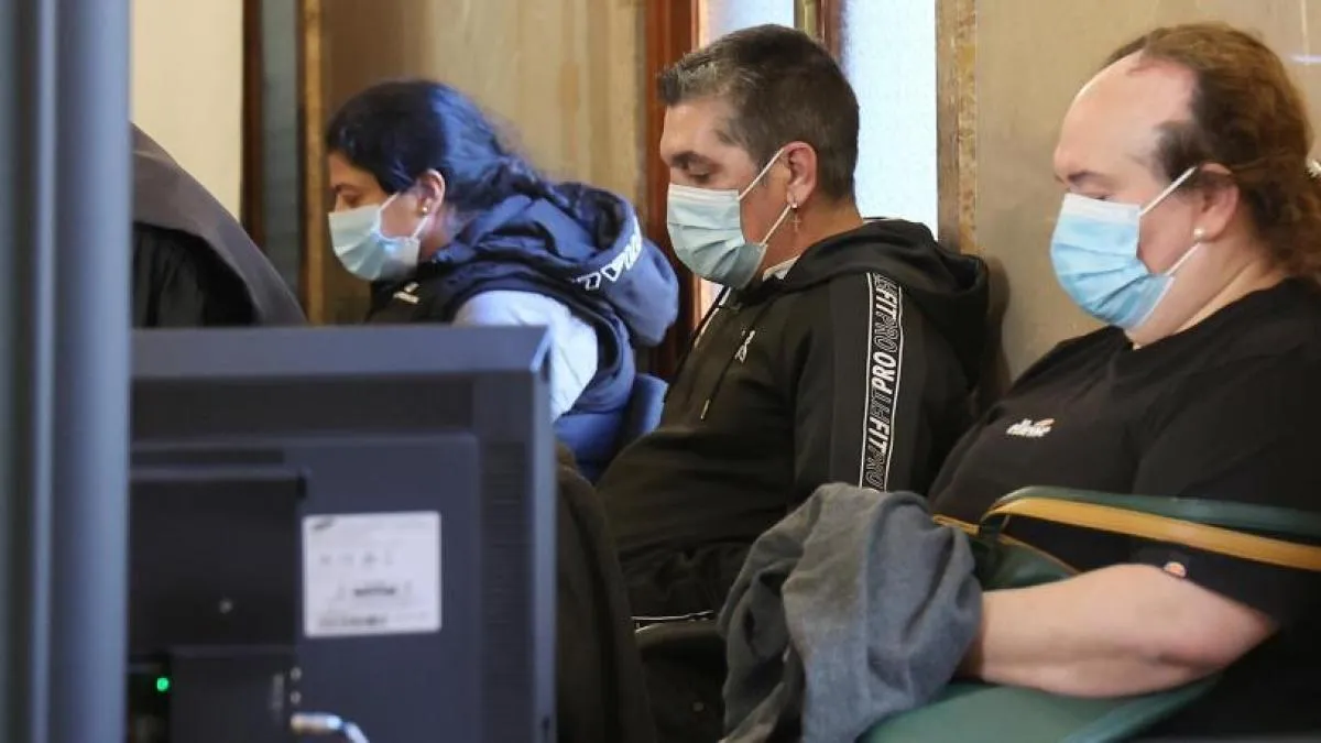 
                                                                                                            La jueza manda a prisión a la parricida que arrojó a su bebé a la basura en Mallorca y que se dio a la fuga
                                                                                                        