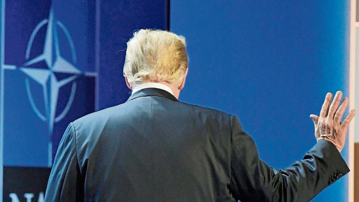 
                                                                                                                                                  Estados Unidos contra sí mismo
                                                                                                                                              