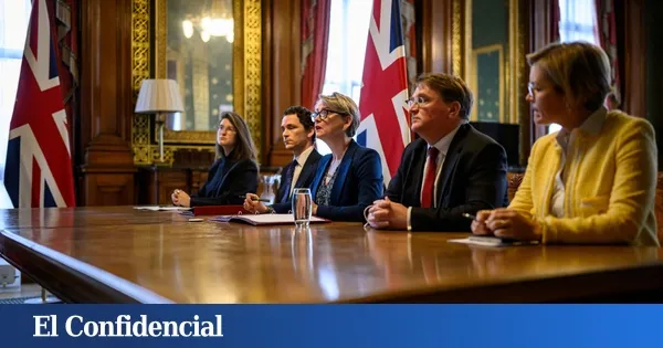 Unos 40 países trabajarán para liberar 2.000 buques atrapados en Ormuz