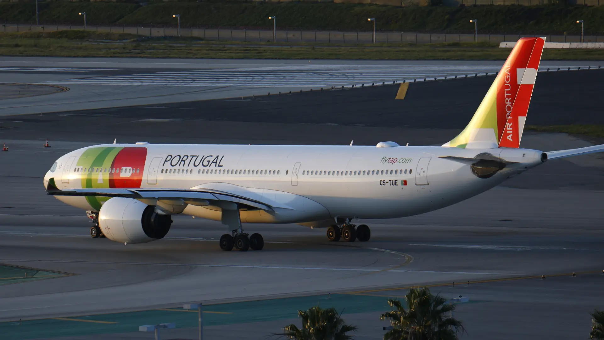 
         IAG se retira de la puja por TAP: Air France-KLM y Lufthansa continúan adelante 
    