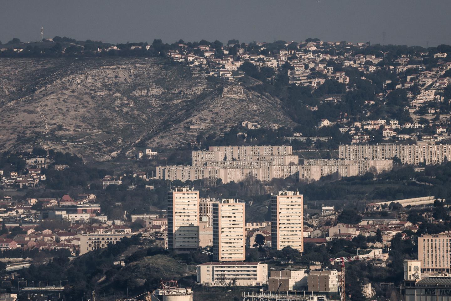 Narcobanditisme à Marseille : 18 personnes mises en examen dans le cadre d’une opération visant un réseau dans les quartiers nord