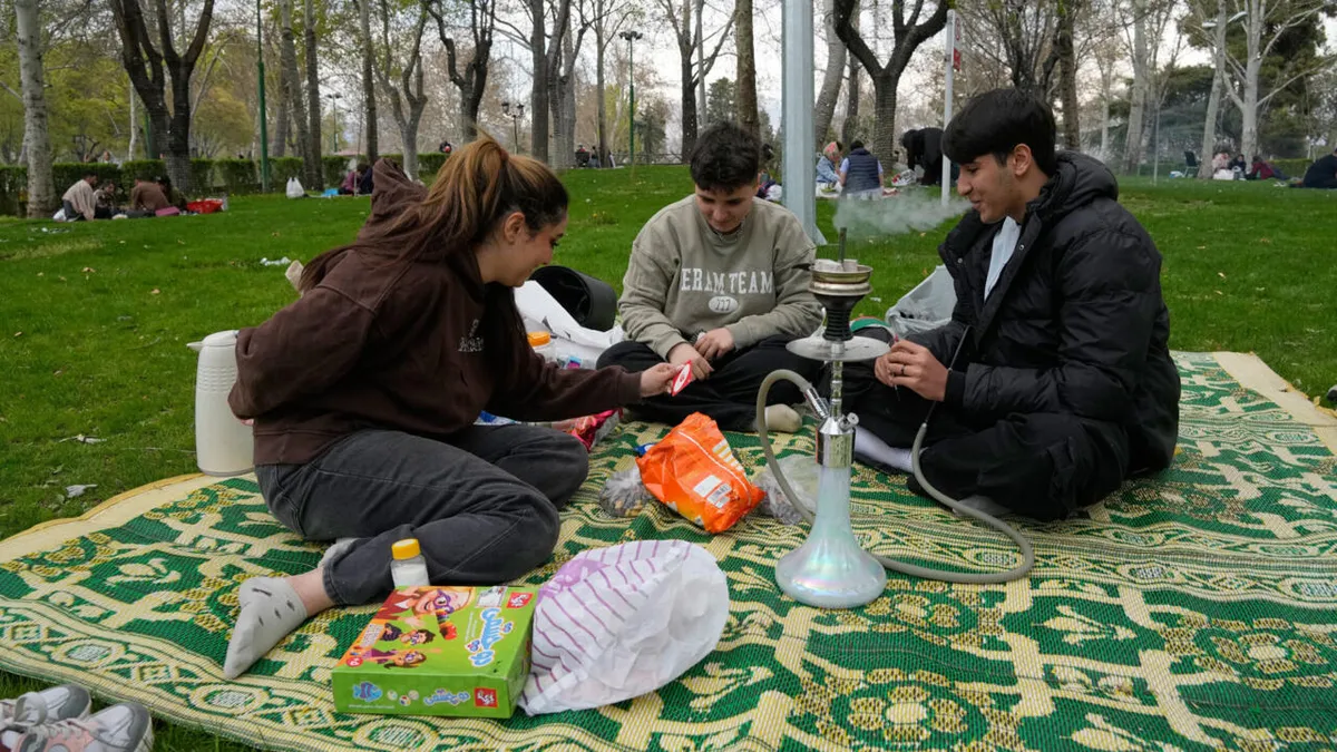 Iran: la fête de Sizdah Bedar célébrée à l'ombre des frappes américaines et israéliennes