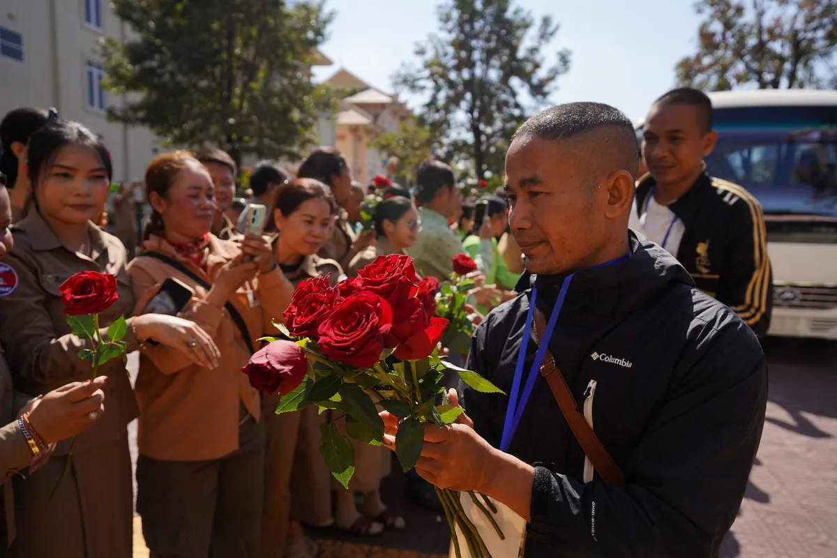 Thailand releases Cambodian soldiers as ceasefire holds