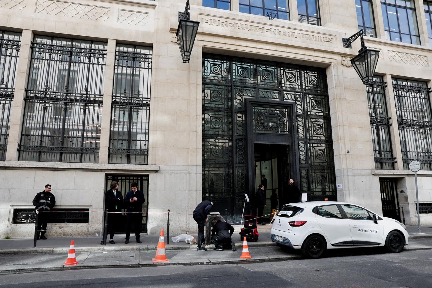 « Il m’a dit que si les petits réussissaient la mission, il y en aurait plein d’autres » : les dessous de l’étrange attentat déjoué devant la Bank of America