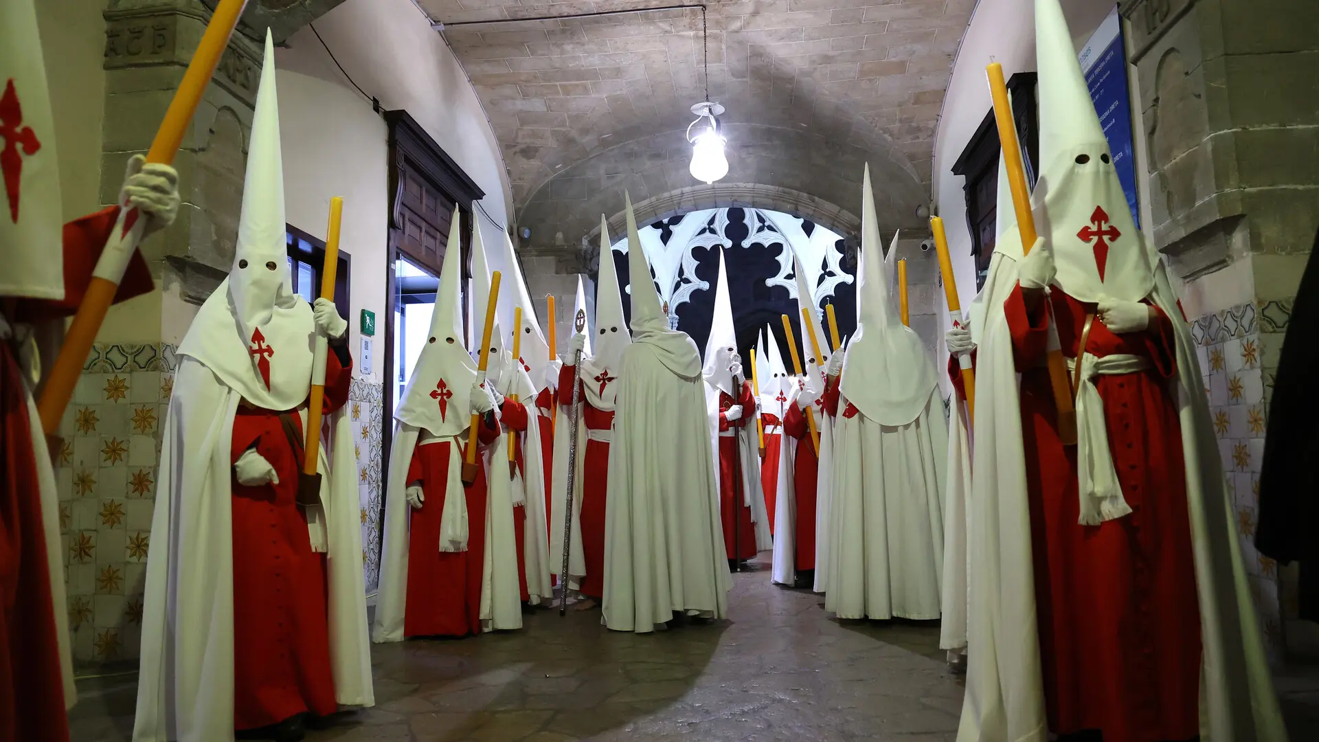 
         Prohíben participar en el Crist de la Sang a una cofradía porque su Virgen incumple las normas 
    