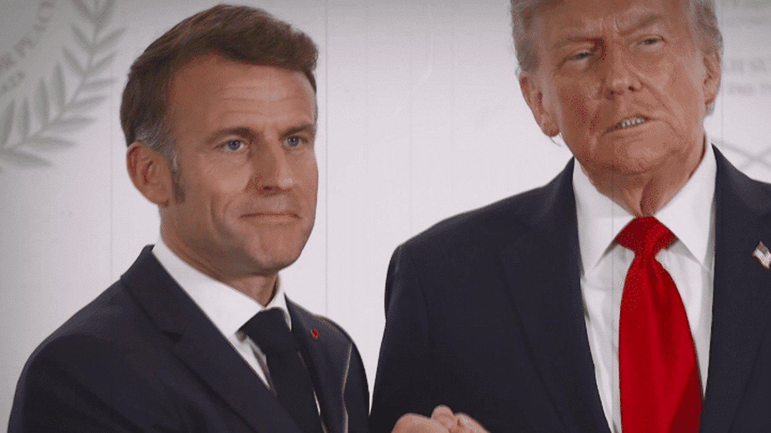 "J'ai appelé Macron, que sa femme traite extrêmement mal" : pourquoi Donald Trump cible-t-il le chef d'État français ?