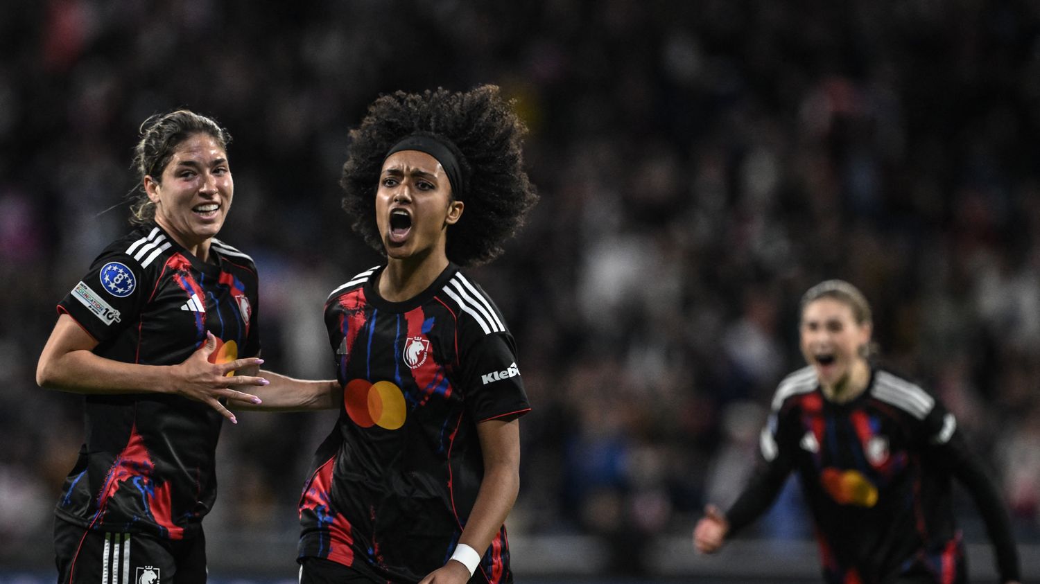 Ligue des champions : l'OL Lyonnes élimine Wolfsburg en prolongation et affrontera Arsenal en demi-finales