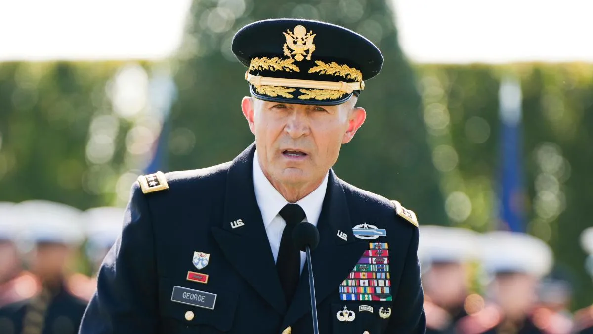 
            Hegseth aparta al jefe del Estado Mayor del Ejército en plena guerra de Irán
        