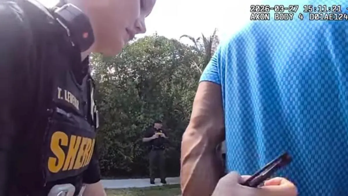 
                                   “¿Me están arrestando?”: así grabó la policía la detención de Tiger Woods tras estrellar su coche
                               