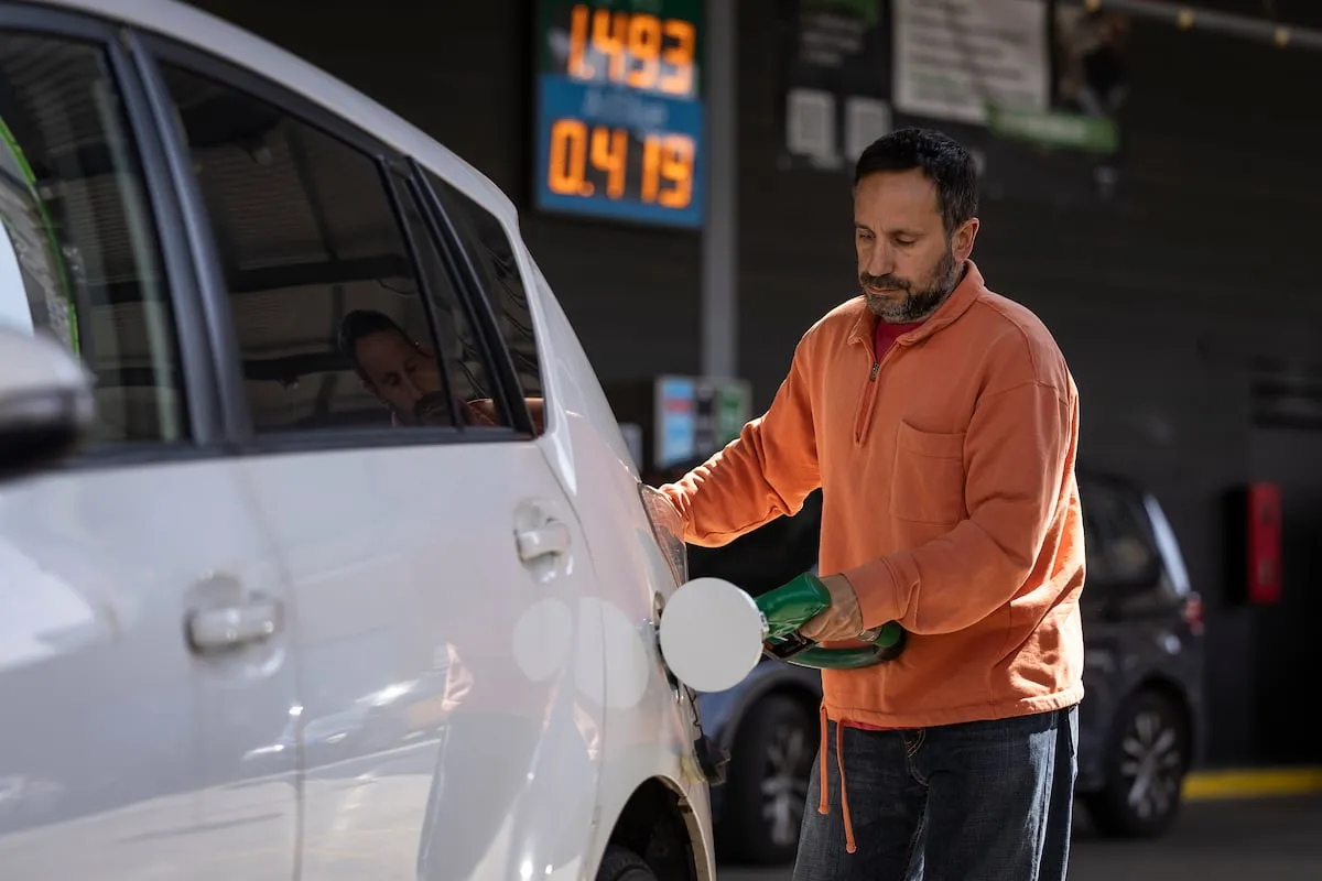 La rebaja fiscal sitúa a España entre los países con la gasolina más barata de la UE