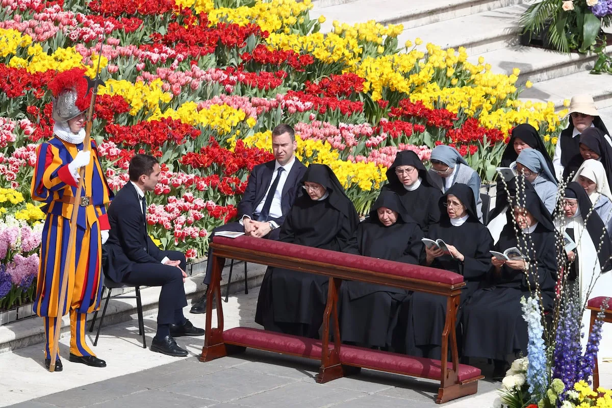 El poder blando de las flores: su influencia como instrumento diplomático en visitas de Estado o negociaciones de paz 