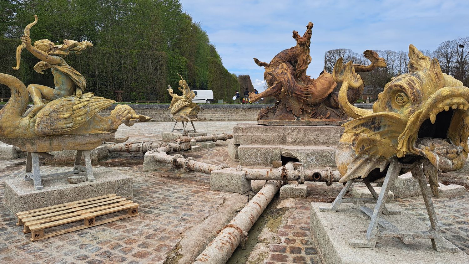 "Les travaux sont devenus urgents" : comment le château de Versailles compte restaurer deux fontaines datant du XVIIe siècle