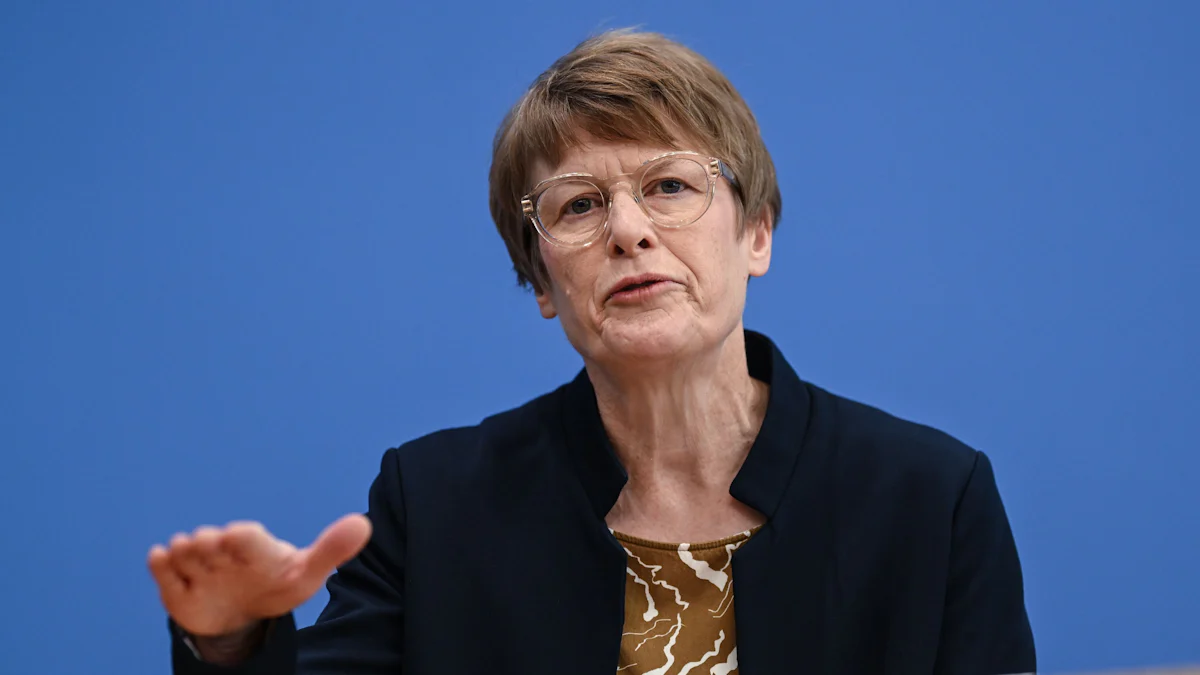 Bundespolitik: Wirtschaftsweise Grimm spricht sich für Tempolimit aus