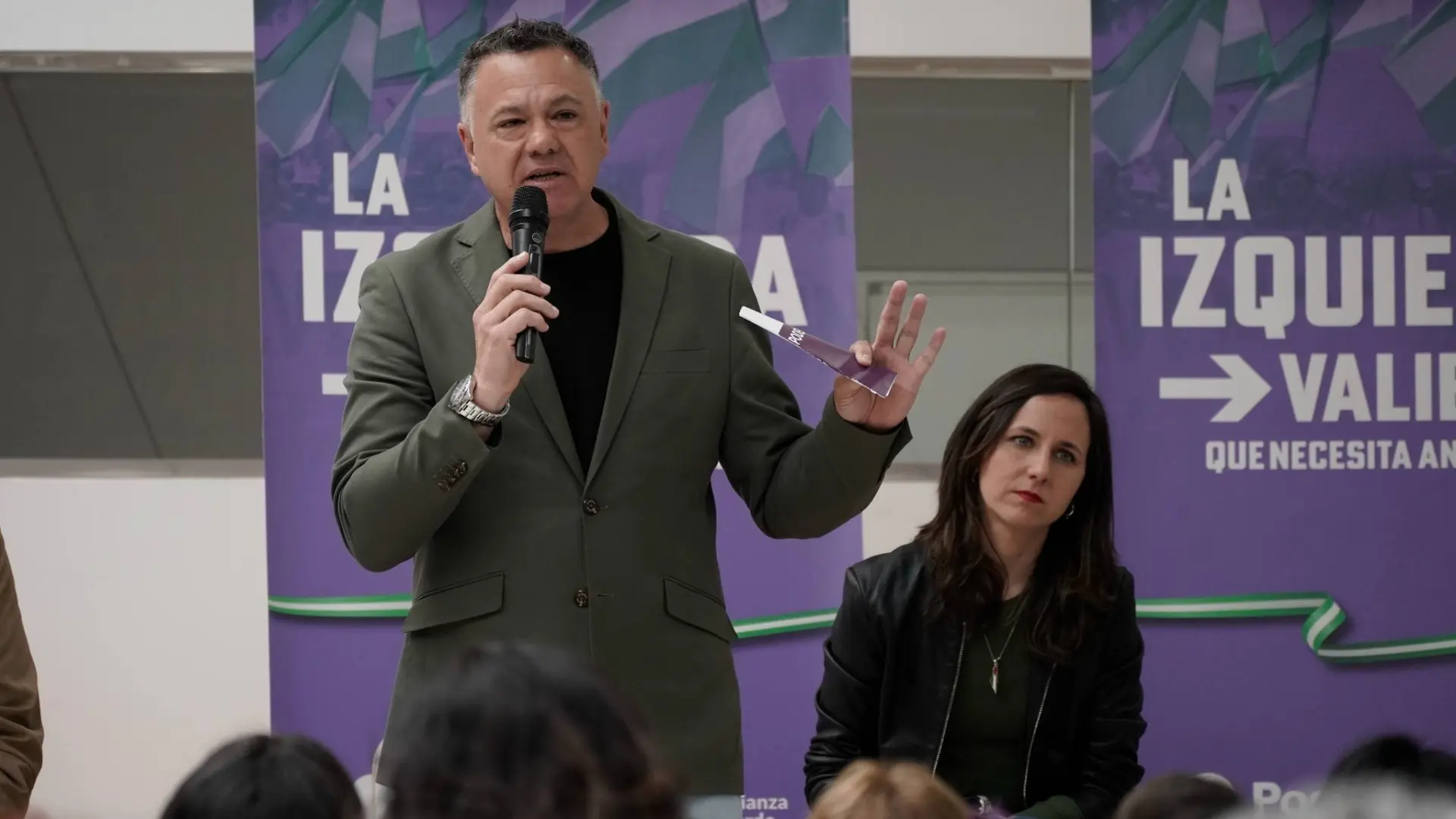 
         Podemos llega a un acuerdo con IU y Sumar y se integrará en Por Andalucía para las elecciones del 17 de mayo 
    