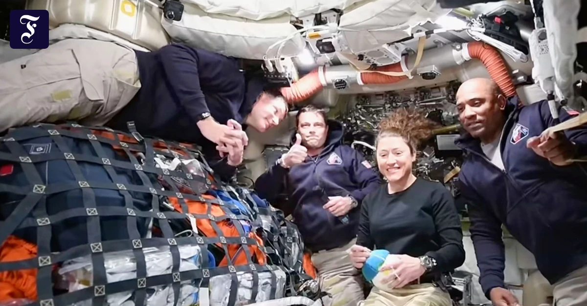 UNiversum: Gruß aus dem All: Artemis-II-Crew hat Erdumlaufbahn verlassen