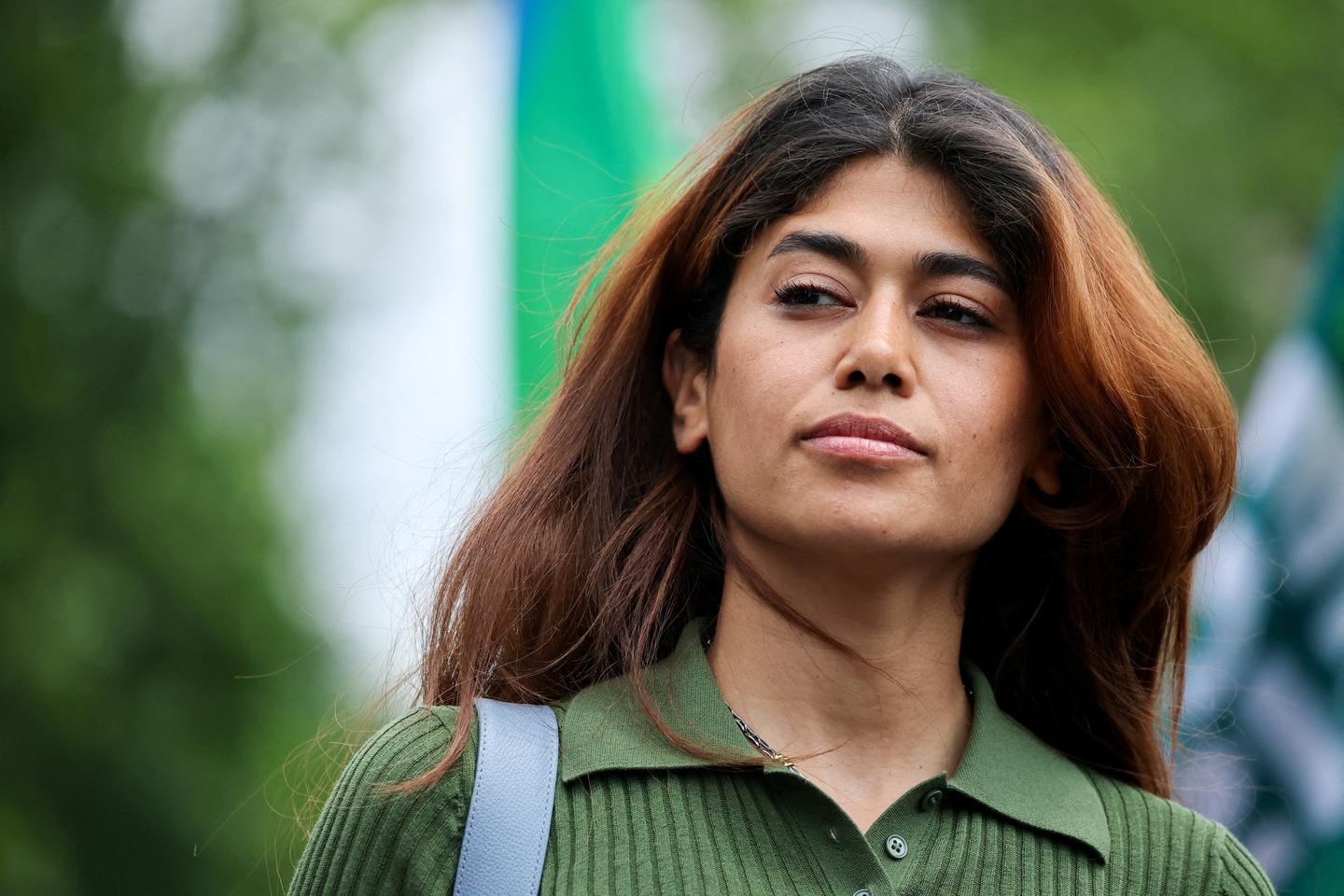 Rima Hassan dément avoir été en possession de drogue à la sortie d’une nouvelle convocation devant la police judiciaire parisienne