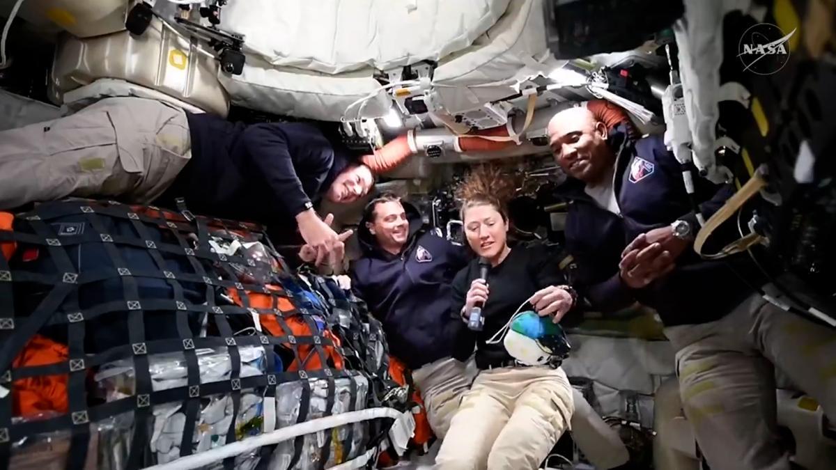 
                      La vida dentro de la misión Atermis 2: “Soy la fontanera espacial”
                  
