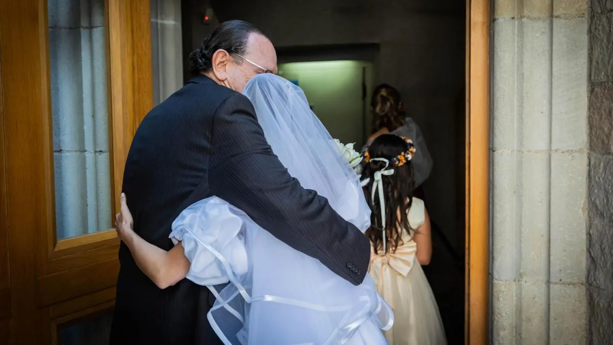
                               Hombres y mujeres de todas las generaciones se replantean el significado de pasar por el altar
                           