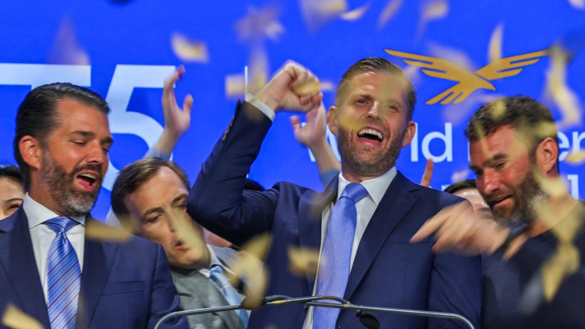 
                                                                            Una empresa vinculada a los hijos de Trump trata de vender interceptores de drones a países del Golfo
                                                                        