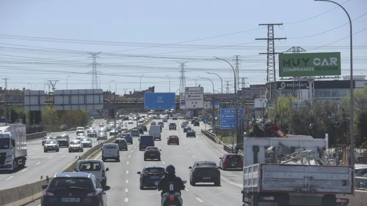 
                                                                                                Tráfico lento y algunas retenciones en varias carreteras de Barcelona y en la A-1 de Madrid
                                                                                            