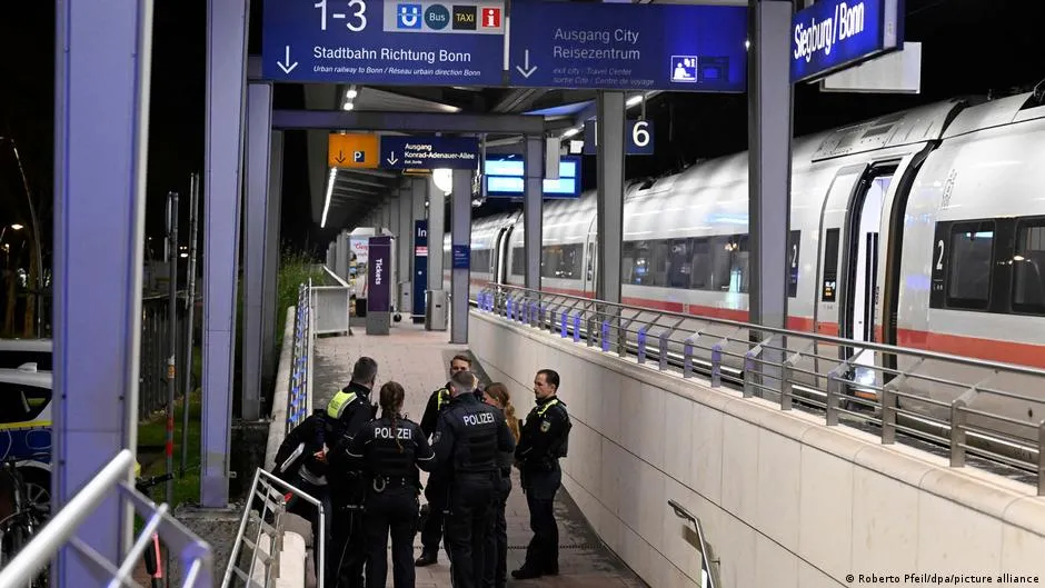 Explosionen im ICE: Ermittler prüfen politisches Motiv