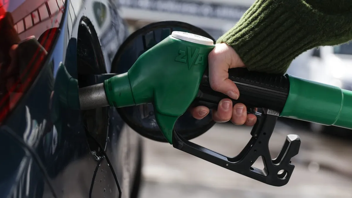 "Tout dépend de la durée du conflit" : la France risque-t-elle une pénurie de carburant à cause de la guerre au Moyen-Orient ?