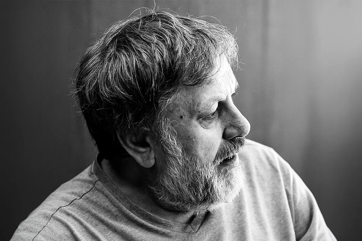 Slavoj Zizek: "Las grandes empresas tecnológicas están arruinando nuestro estilo de vida mucho más que los inmigrantes"