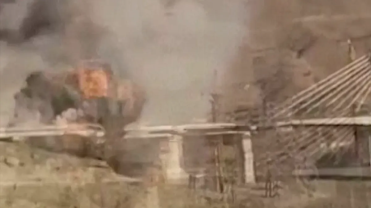 
         VÍDEO | Así fue el ataque de EEUU al puente más grande de Oriente Próximo: Teherán avisa de bombardeos "más devastadores" 
    
